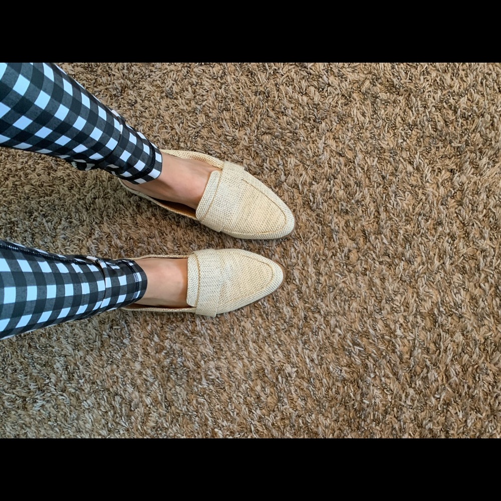 Universal Thread Cream Womens Loafers size 8